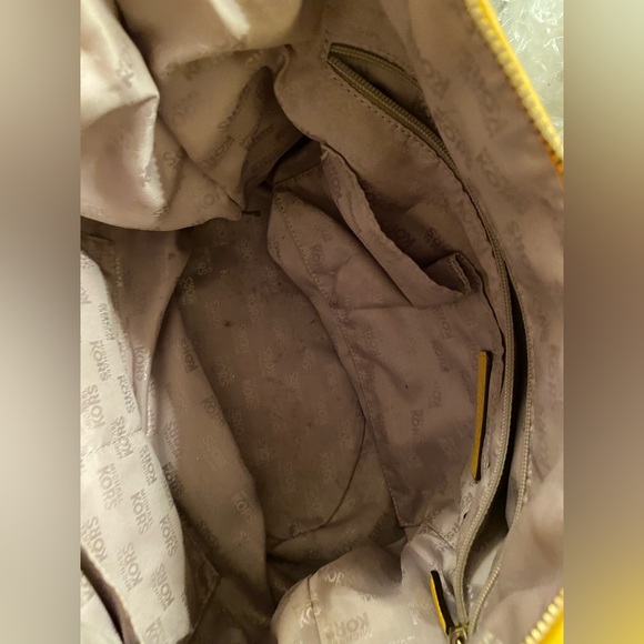 MICHAEL KORS DESIGNER HANDBAG WITH MATCHING WALLET - Picture 5 of 9